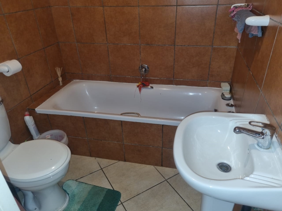 2 Bedroom Property for Sale in Waterval East North West